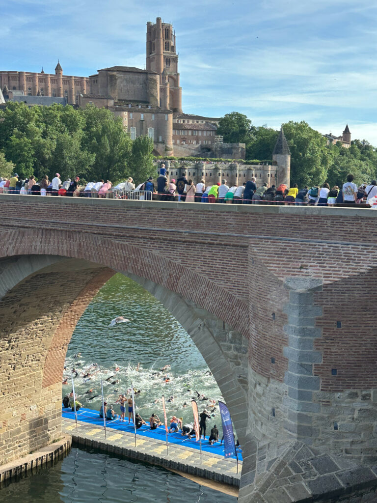 triathlon à Albi Tarn - natation au pied du Pont Vieux